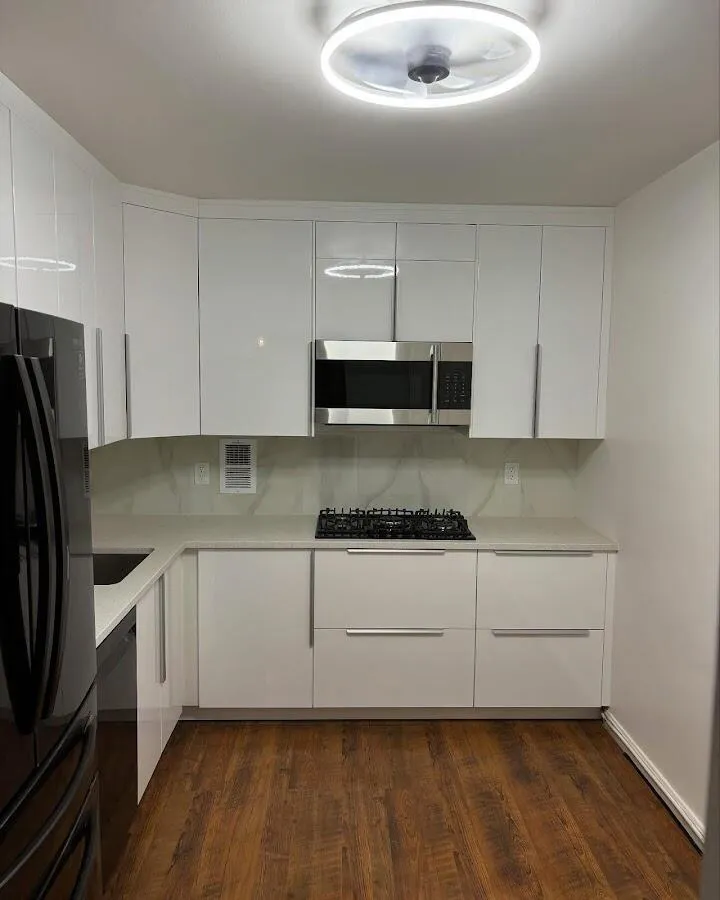 Renovated kitchen with quartz countertops in Golden Gate